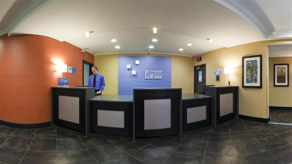 Holiday Inn Express Hotel & Suites North Kansas City By Ihg Dış mekan fotoğraf