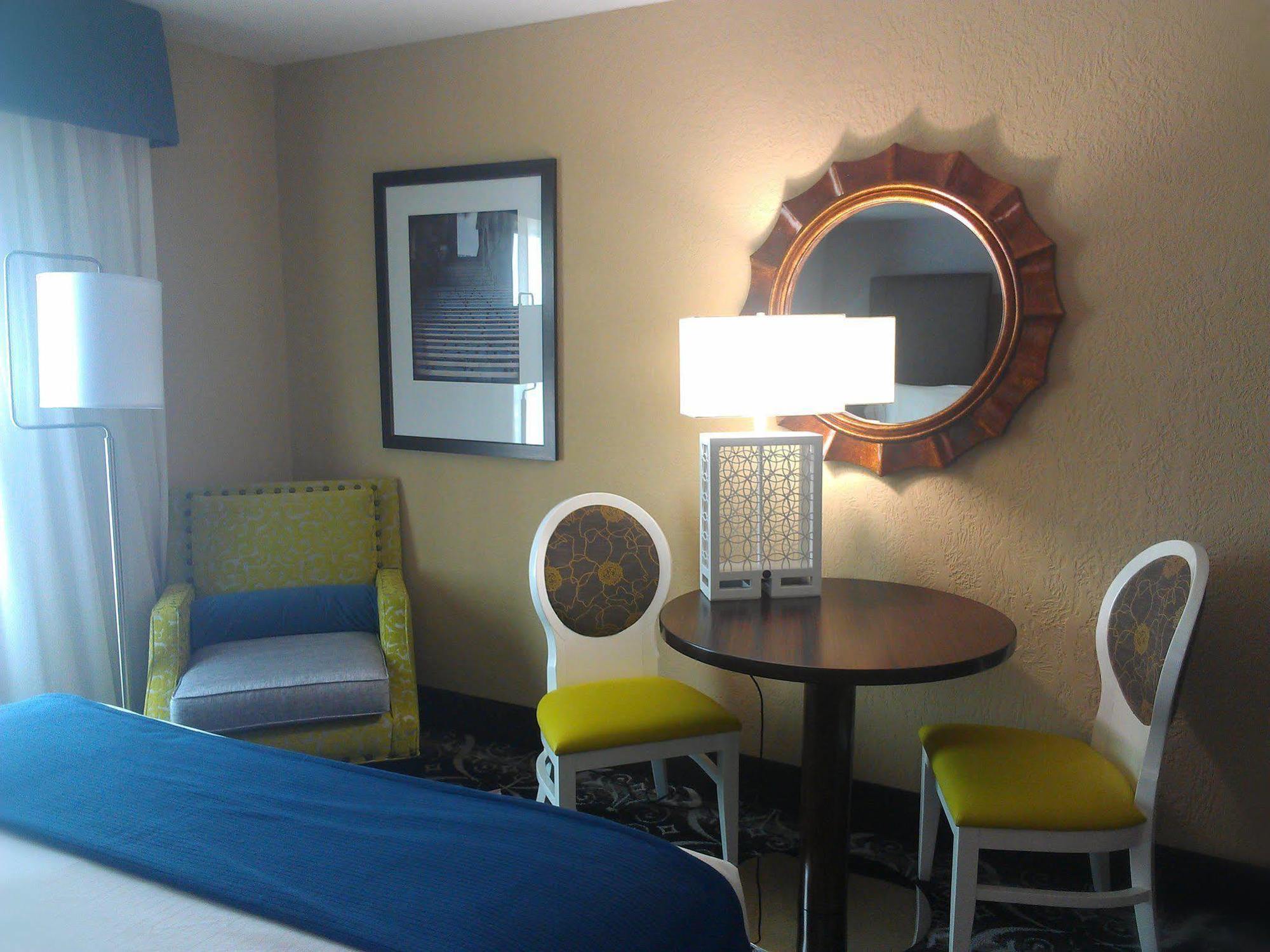 Holiday Inn Express Hotel & Suites North Kansas City By Ihg Dış mekan fotoğraf