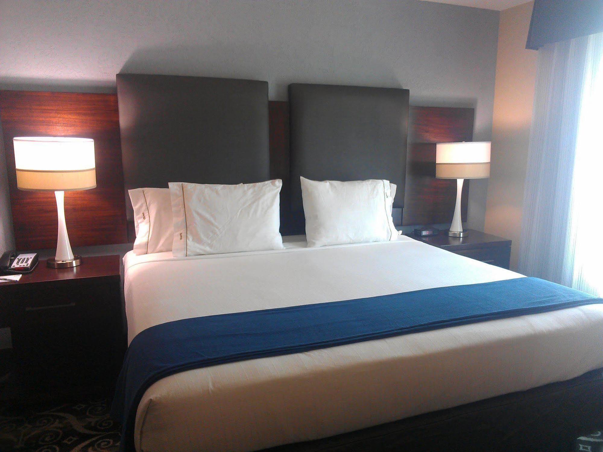 Holiday Inn Express Hotel & Suites North Kansas City By Ihg Dış mekan fotoğraf