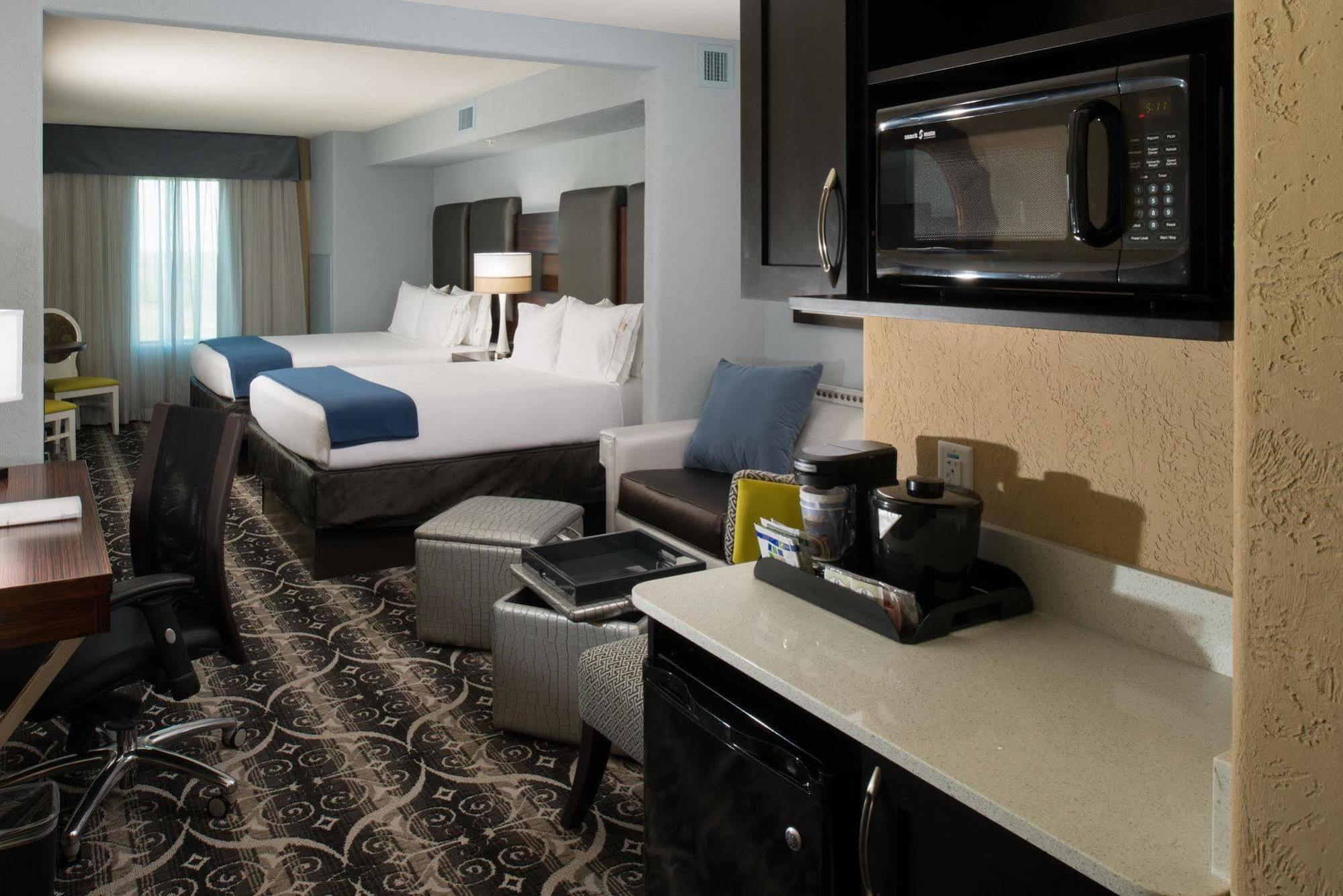 Holiday Inn Express Hotel & Suites North Kansas City By Ihg Dış mekan fotoğraf