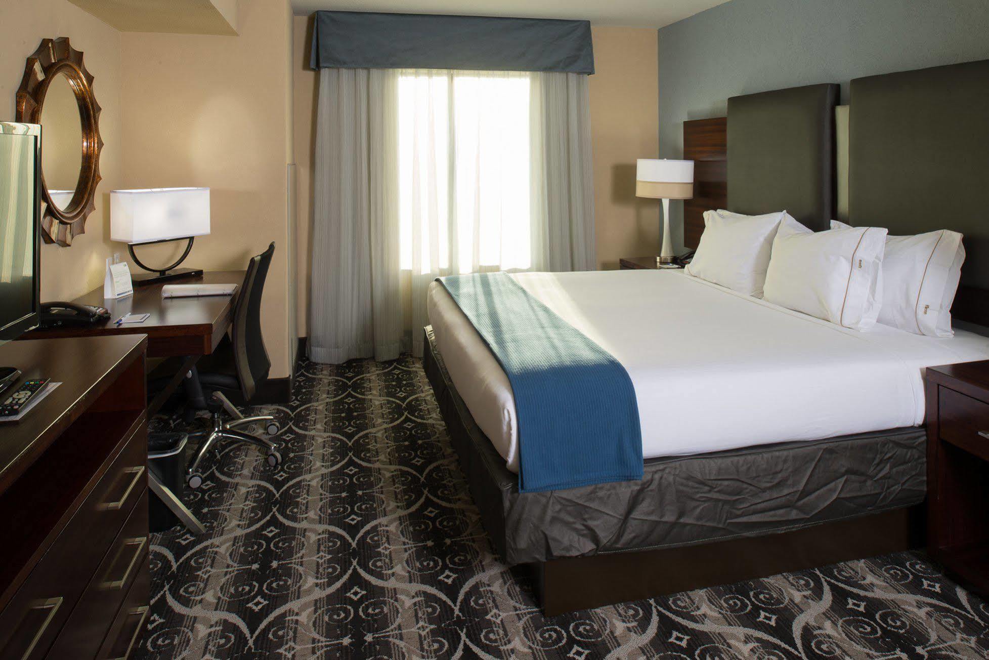 Holiday Inn Express Hotel & Suites North Kansas City By Ihg Dış mekan fotoğraf