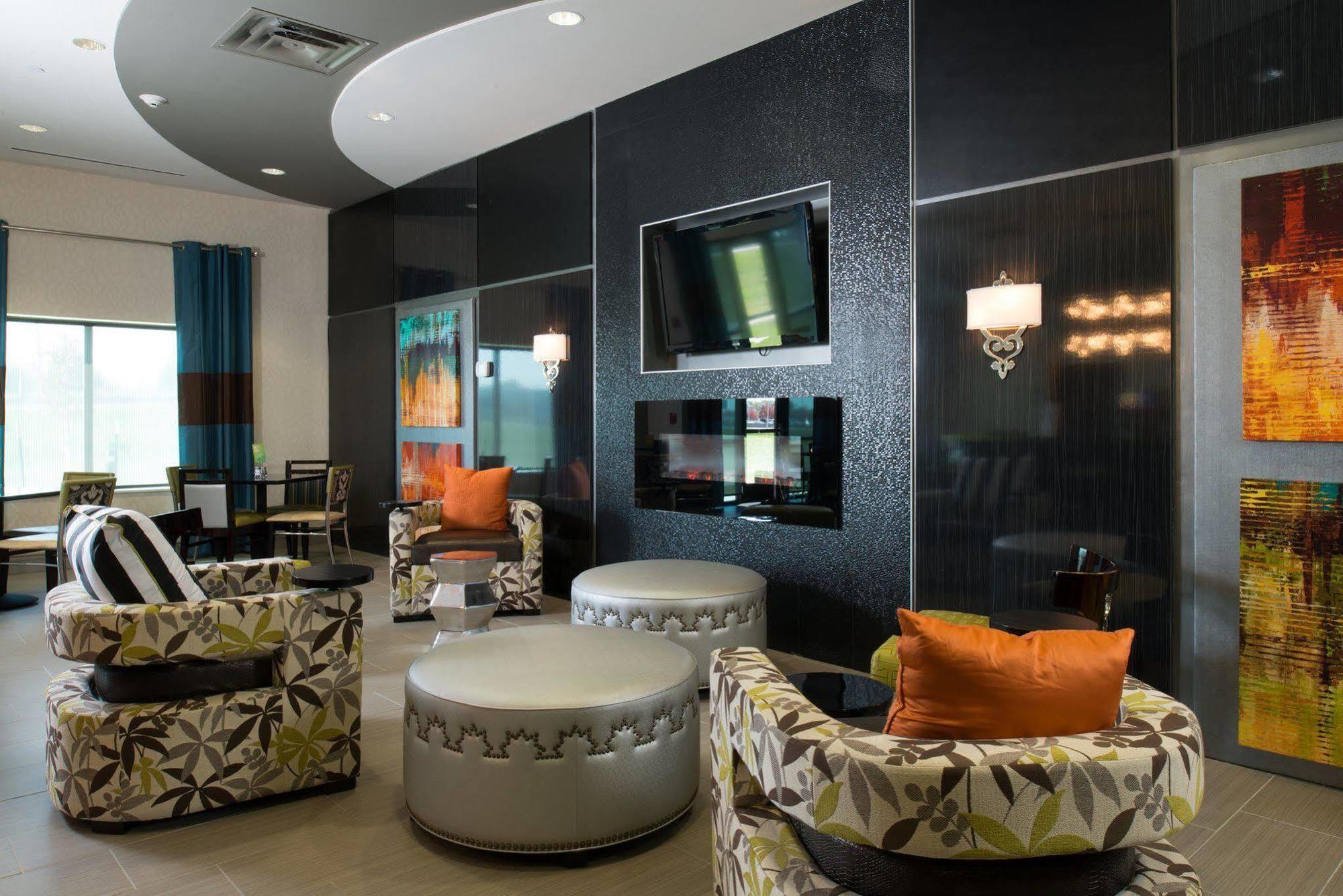 Holiday Inn Express Hotel & Suites North Kansas City By Ihg Dış mekan fotoğraf