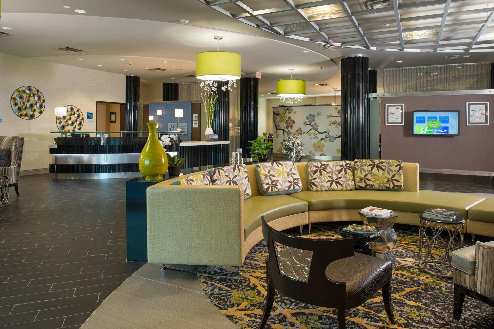Holiday Inn Express Hotel & Suites North Kansas City By Ihg Dış mekan fotoğraf