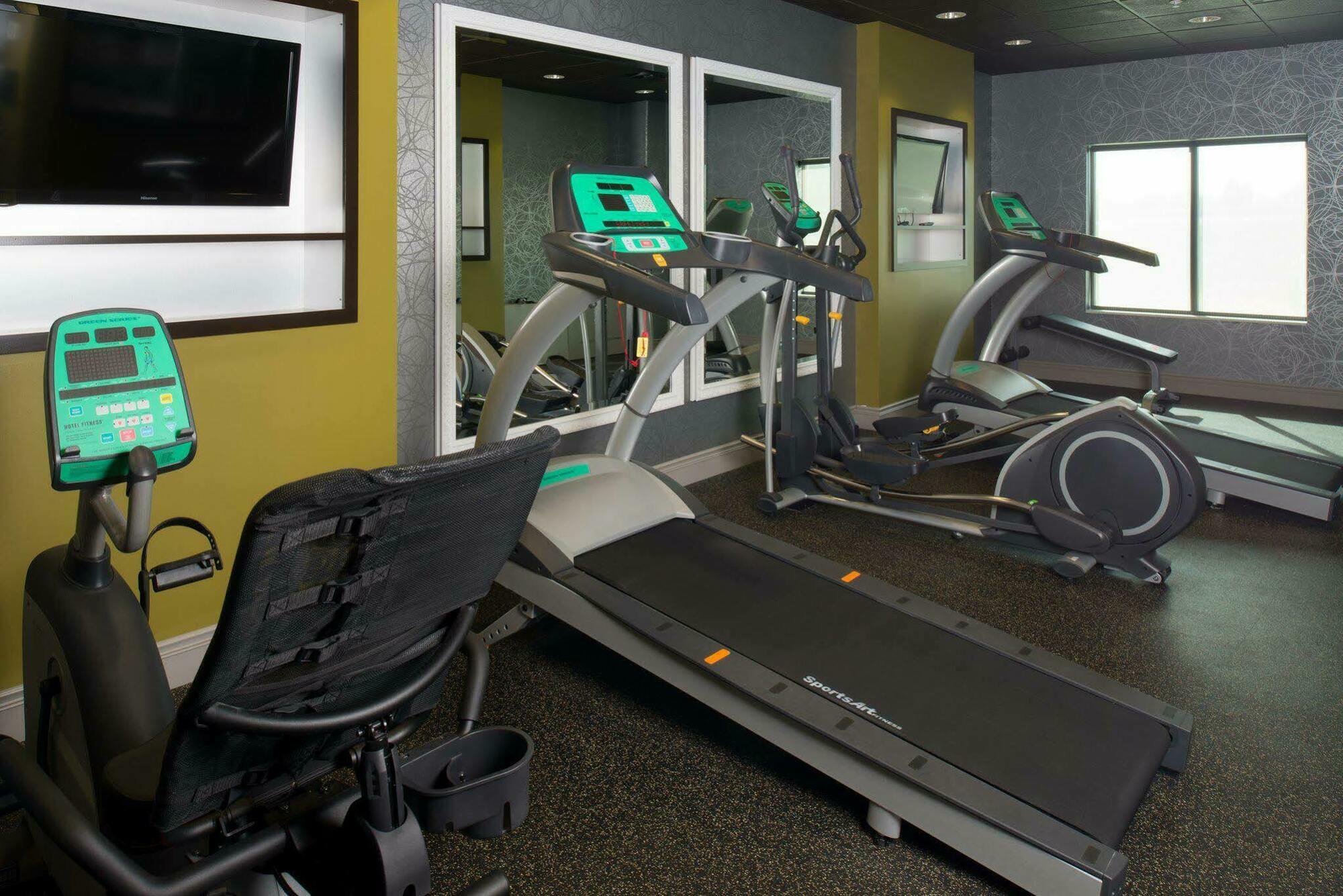 Holiday Inn Express Hotel & Suites North Kansas City By Ihg Dış mekan fotoğraf