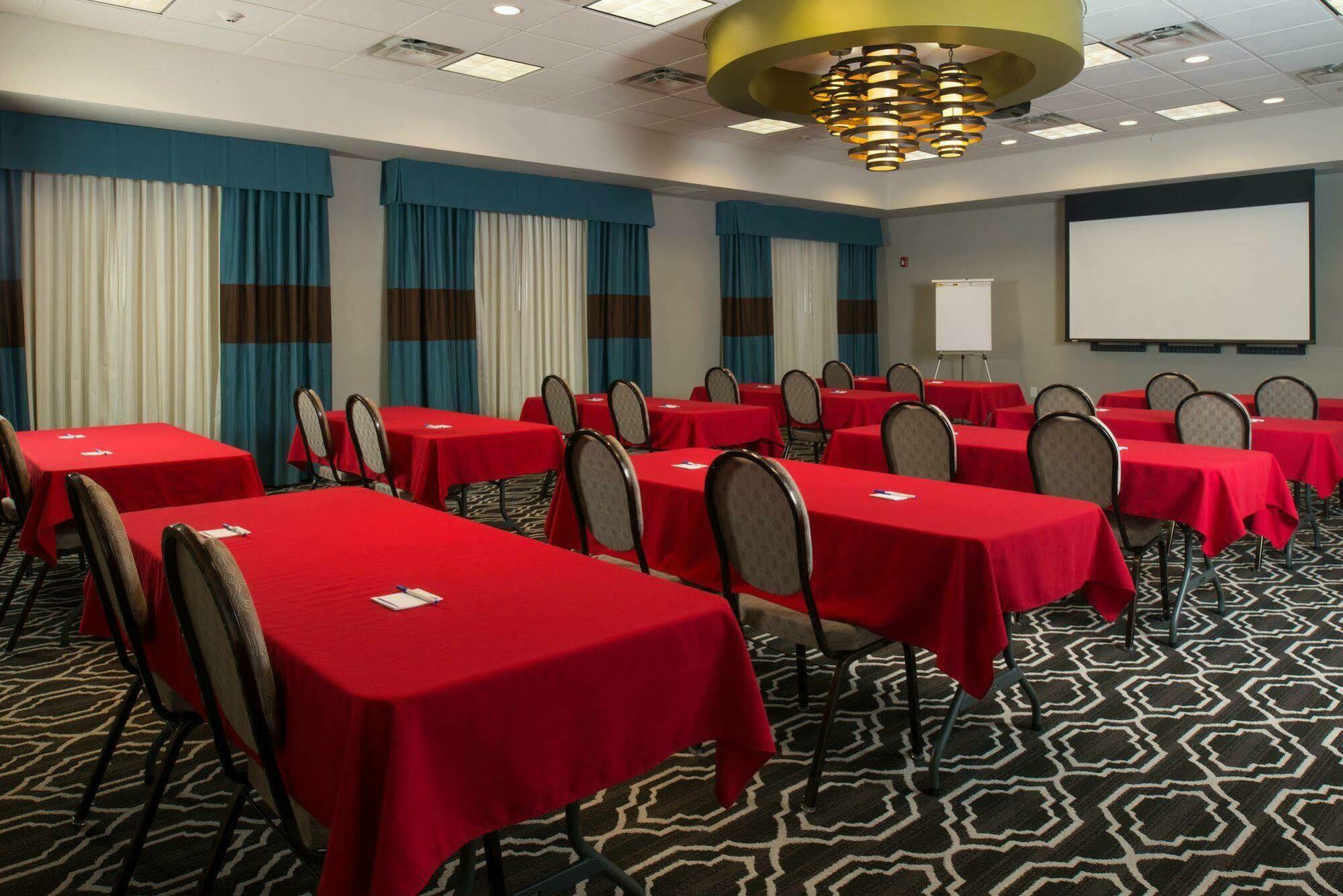 Holiday Inn Express Hotel & Suites North Kansas City By Ihg Dış mekan fotoğraf