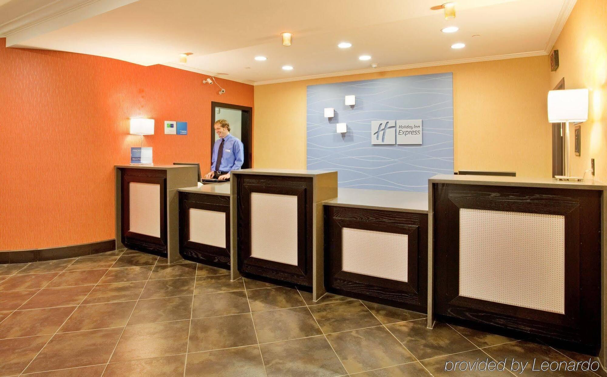 Holiday Inn Express Hotel & Suites North Kansas City By Ihg Dış mekan fotoğraf
