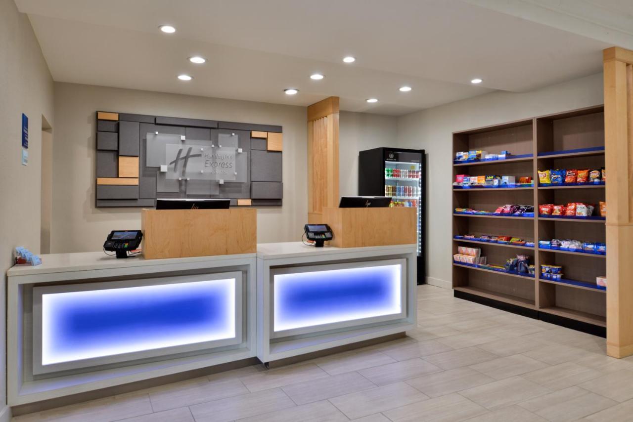 Holiday Inn Express Hotel & Suites North Kansas City By Ihg Dış mekan fotoğraf