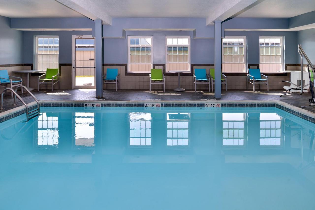 Holiday Inn Express Hotel & Suites North Kansas City By Ihg Dış mekan fotoğraf