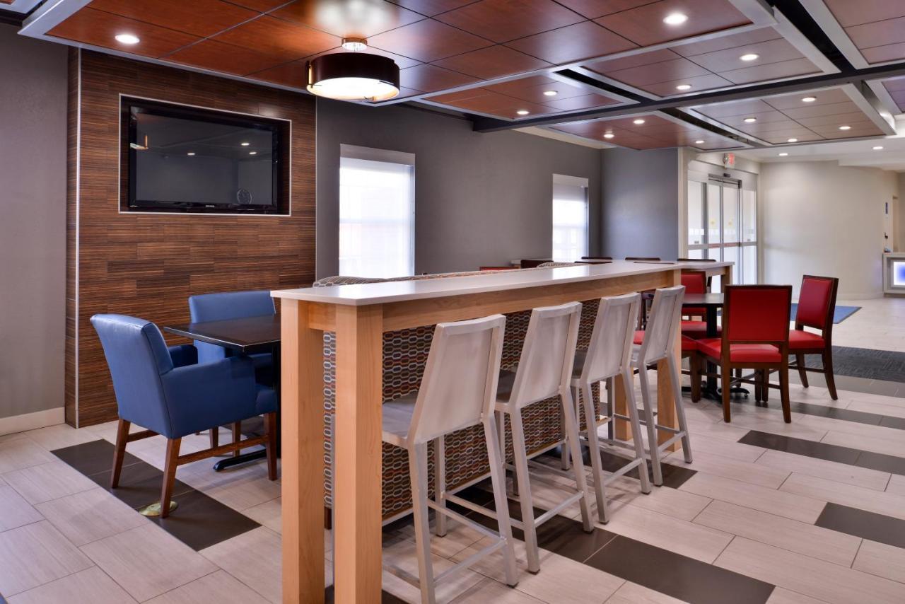 Holiday Inn Express Hotel & Suites North Kansas City By Ihg Dış mekan fotoğraf