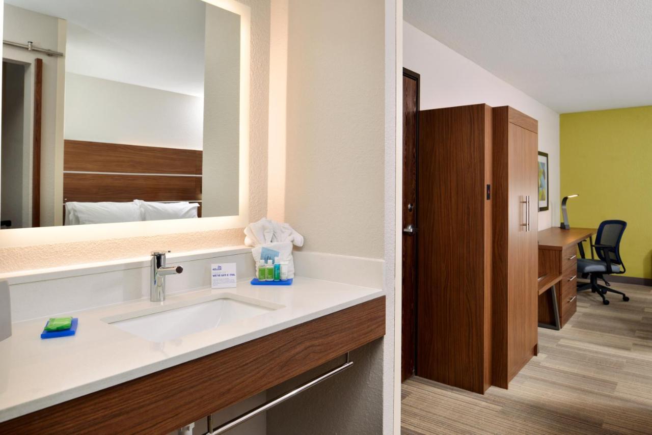 Holiday Inn Express Hotel & Suites North Kansas City By Ihg Dış mekan fotoğraf