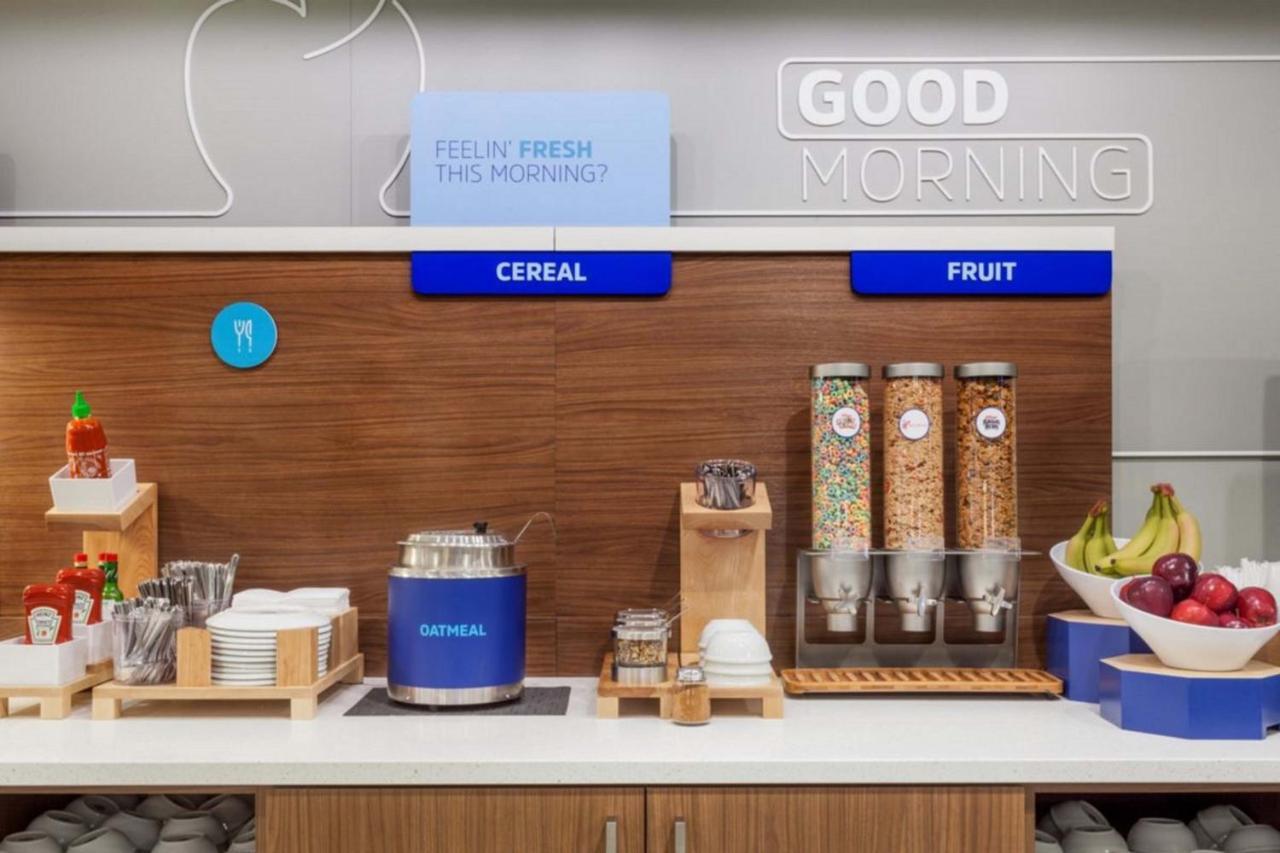 Holiday Inn Express Hotel & Suites North Kansas City By Ihg Dış mekan fotoğraf