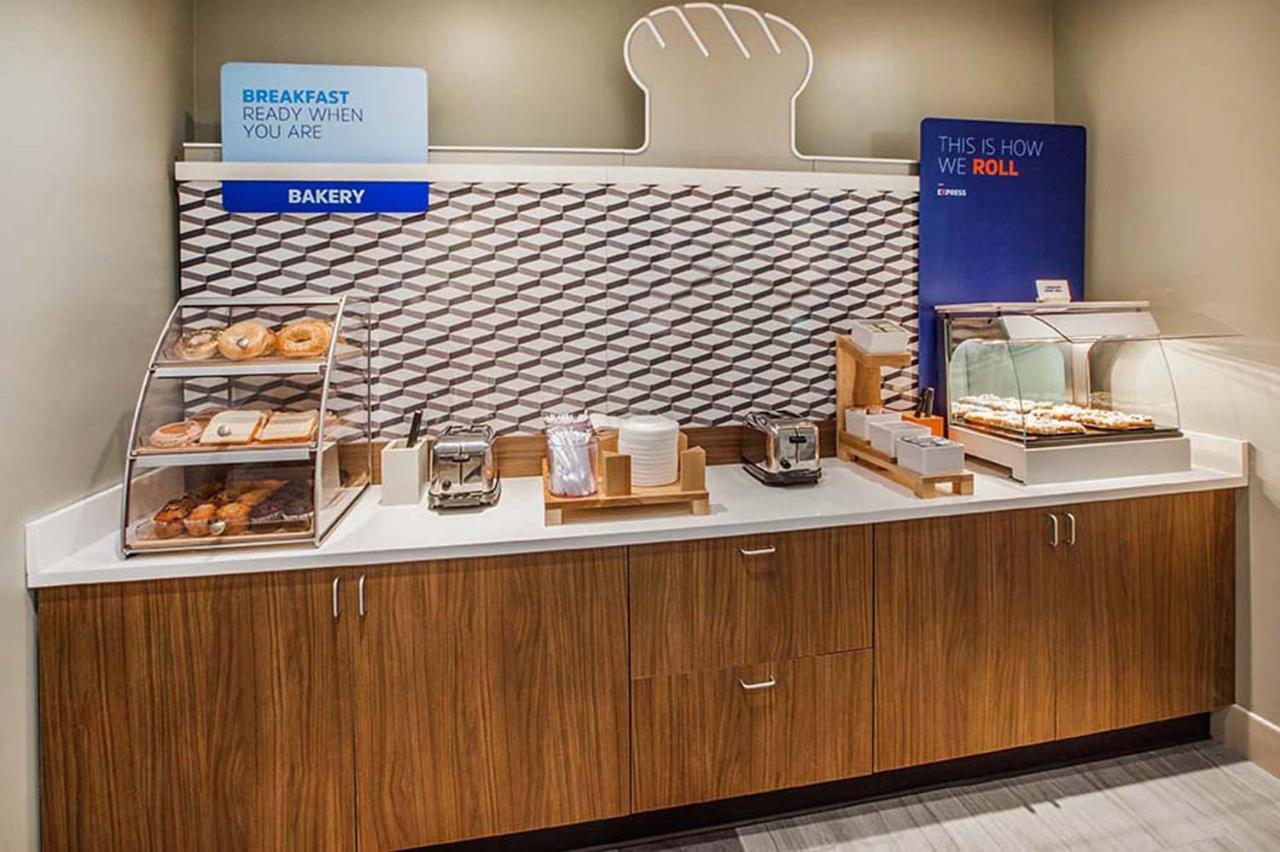 Holiday Inn Express Hotel & Suites North Kansas City By Ihg Dış mekan fotoğraf